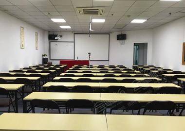 一楼中会议室 一楼中会议室